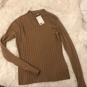 H&M BRAND NEW TURTLE NECK